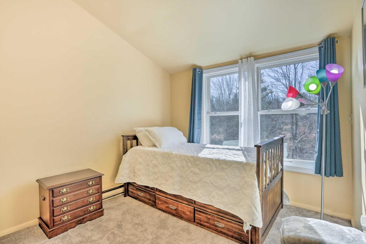 Peaceful Poconos Home With Lake And Pool Access! Long Pond Экстерьер фото